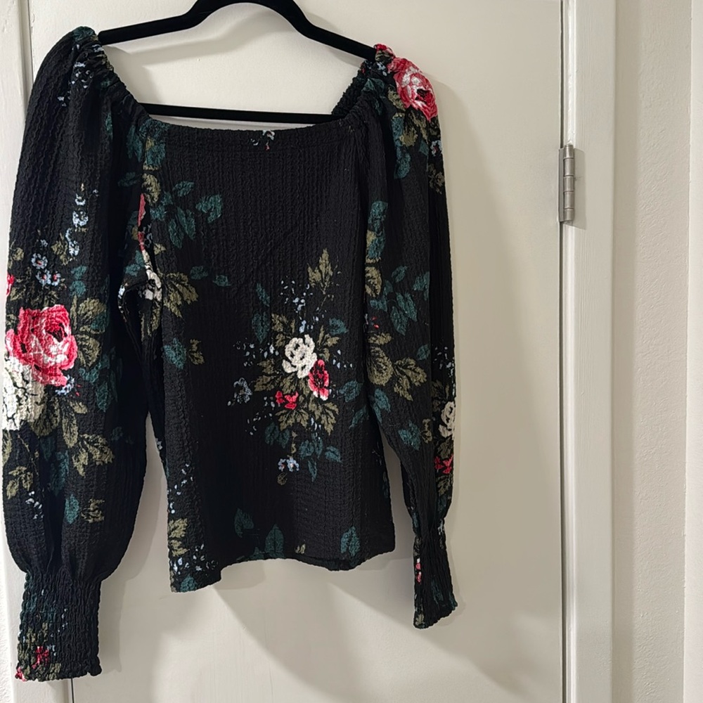 Black floral puff sleeve top LOFT
